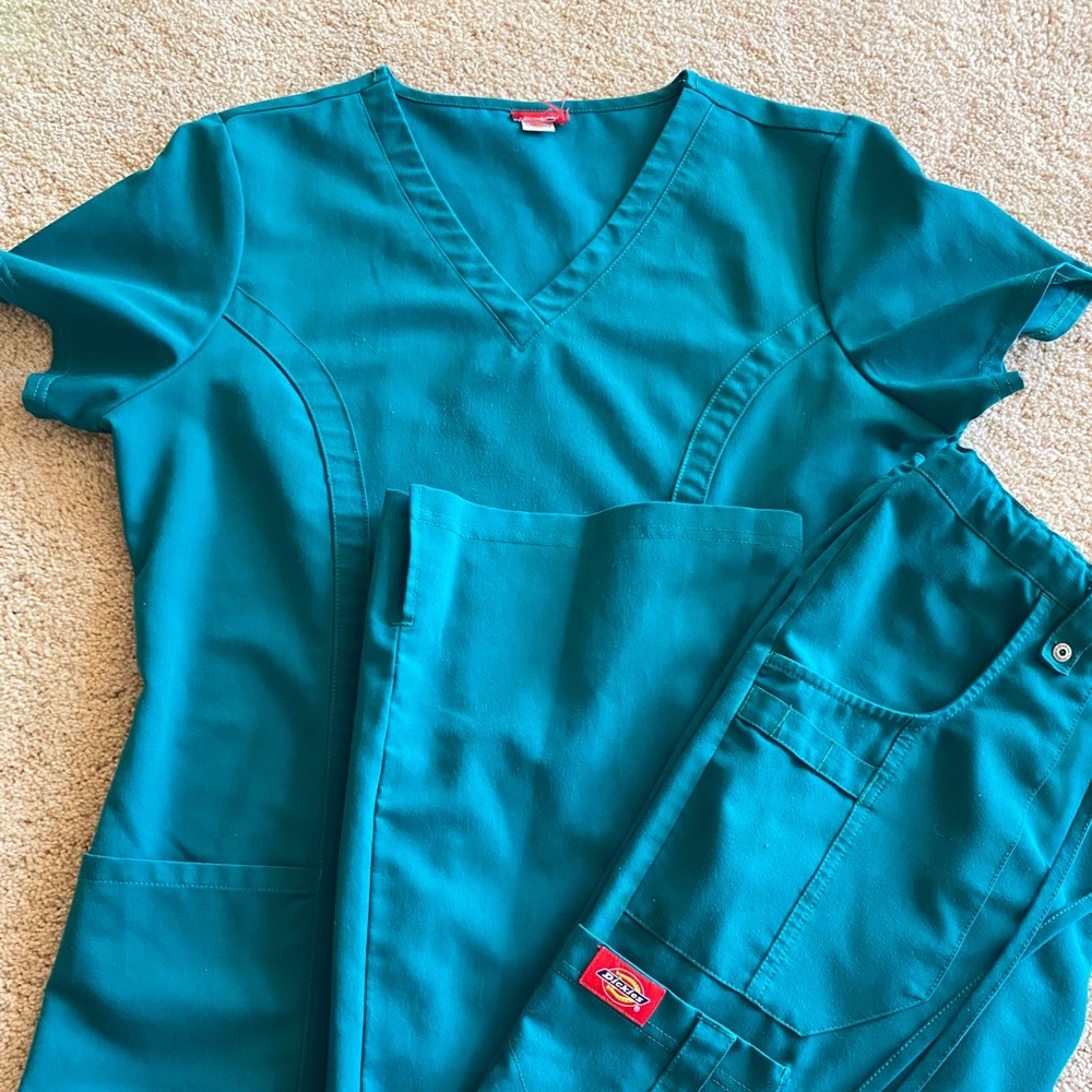 Forest green XS dickies scrubs